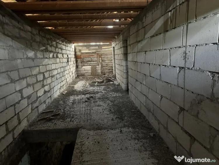 Casă cu 4 camere cu Teren 600 Mp în Central