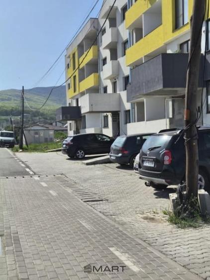 Apartament cu 2 camere semidecomandat în Micești