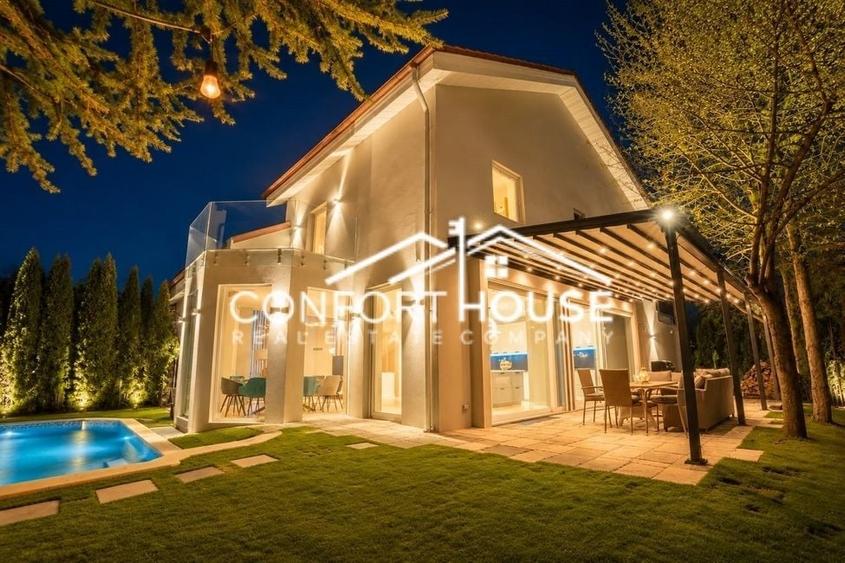 Duplex cu 9 camere cu Piscina în Iancu Nicolae