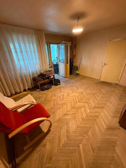 Apartament cu 3 camere semidecomandat în Gării