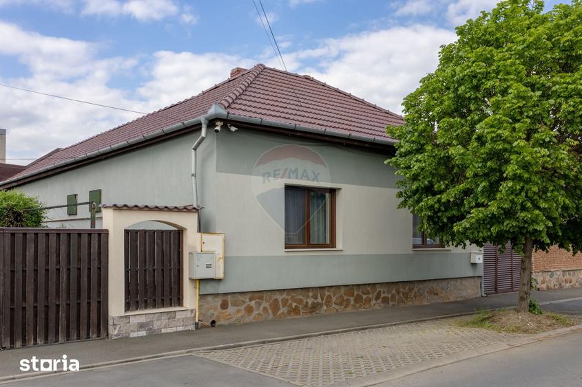 Casă cu 5 camere cu Teren 1085 Mp în Aradul Nou