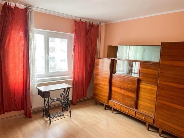 Apartament cu 3 camere decomandat în Decebal