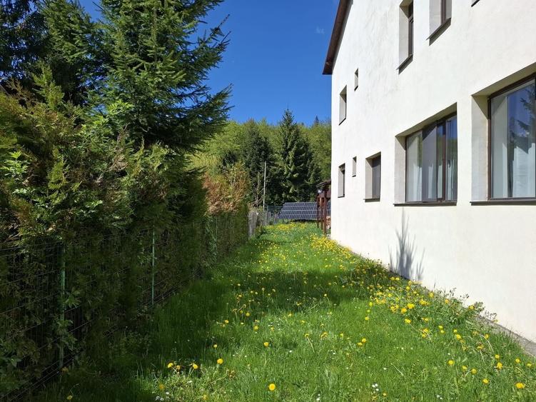 Casă individuală cu 13 camere cu Canalizare în Cheia
