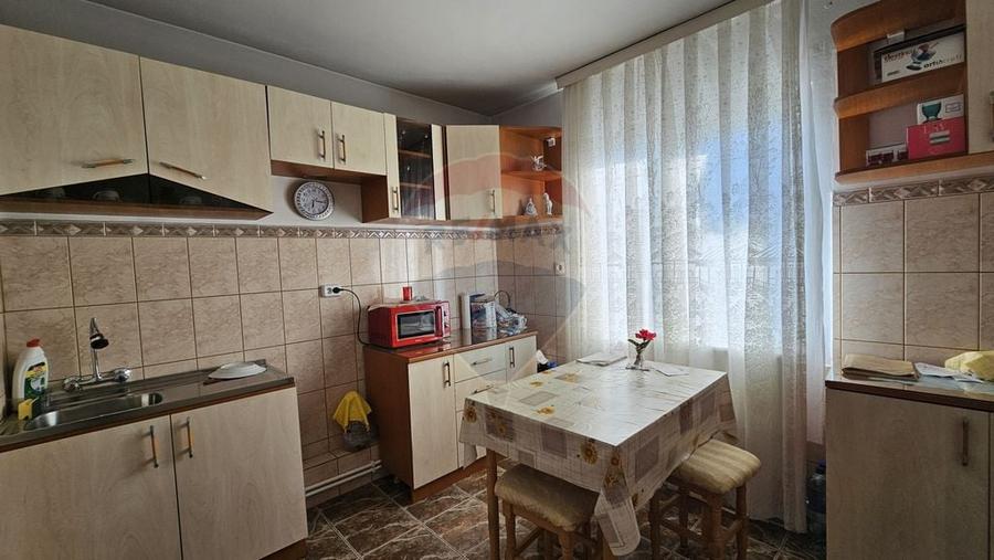 Casă cu 5 camere cu Teren 2078 Mp în Bogata