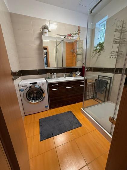 Apartament cu 3 camere decomandat în Exterior Vest