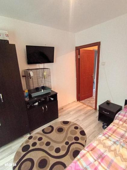 Apartament cu 3 camere semidecomandat în Păcii