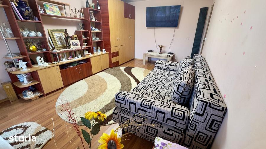 Apartament cu 3 camere decomandat în Cetate