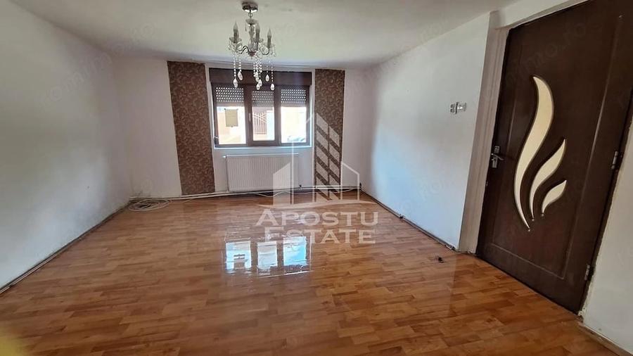 Casă cu 6 camere cu Teren 479 Mp în Crișan