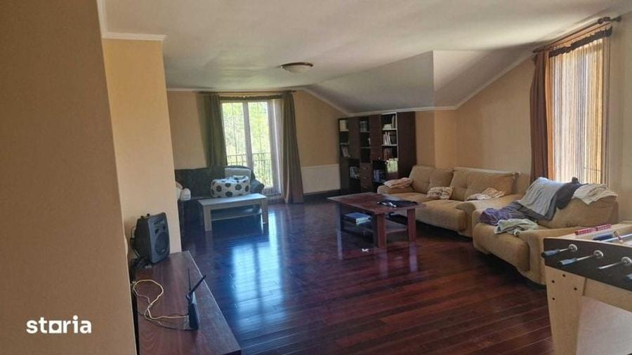 Casă cu 4 camere cu Teren 450 Mp în Central