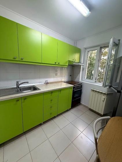 Apartament cu 2 camere decomandat, mobilat în Titan