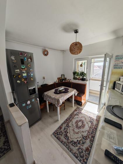 Apartament cu 3 camere decomandat în Dacia