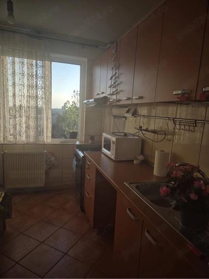 Apartament cu 3 camere semidecomandat în Titan