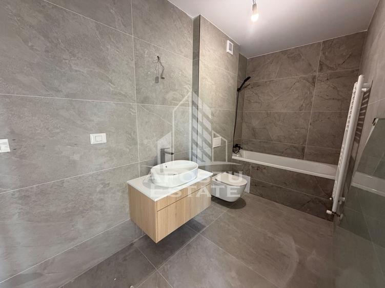 Apartament cu 3 camere semidecomandat în Torontalului