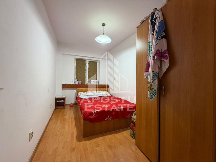 Apartament cu 4 camere decomandat, mobilat în Girocului