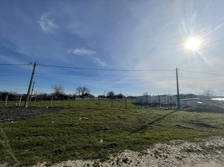 Teren de 1636 mp, în Amzacea