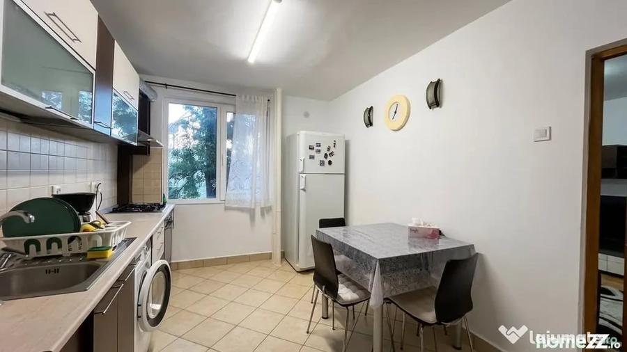 Apartament cu 3 camere semidecomandat în Grivița