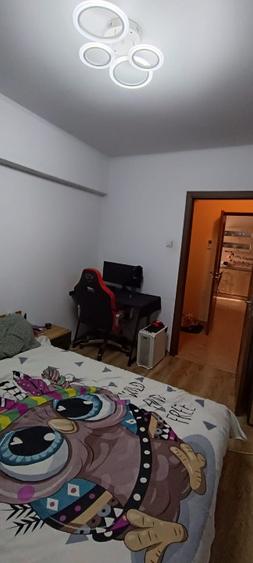 Apartament cu 3 camere decomandat în Drumul Taberei