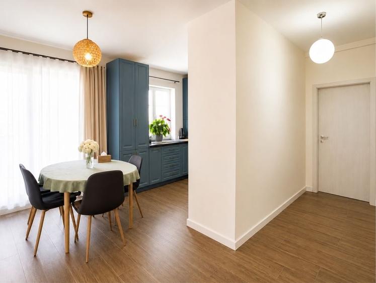Apartament cu 3 camere decomandat în Chinteni