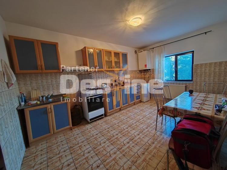 Casă individuală cu 4 camere cu Canalizare în Bucium