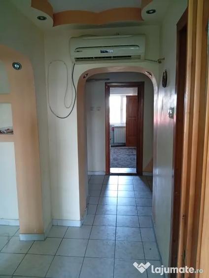 Apartament cu 3 camere decomandat în Brăilei