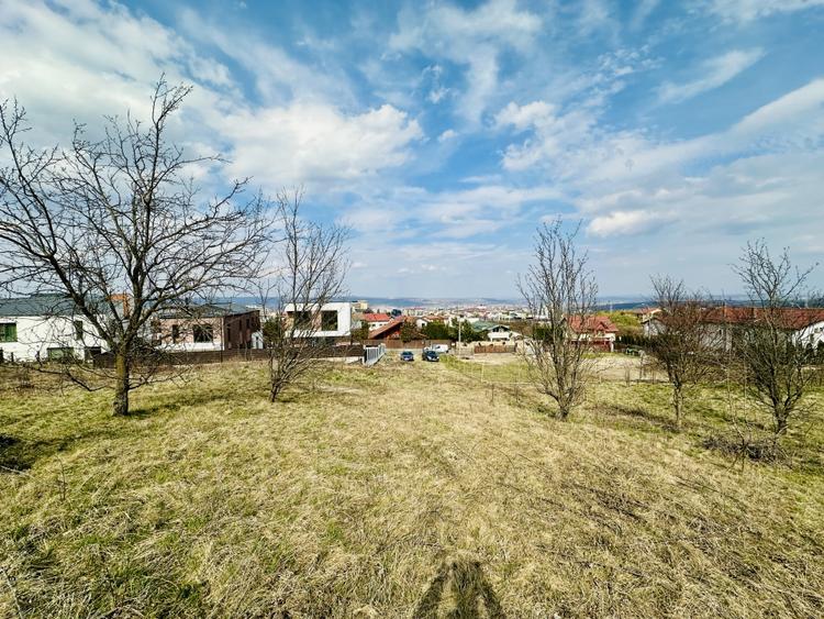 Teren Construcții intravilan de 2200 mp, în Europa