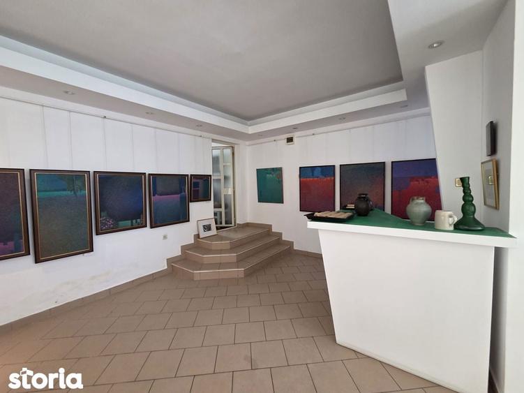 Casă cu 10 camere cu Teren 1293 Mp în Craiovei