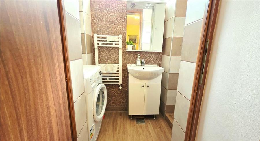 Casă individuală cu 5 camere cu Canalizare în Dâmbul Rotund