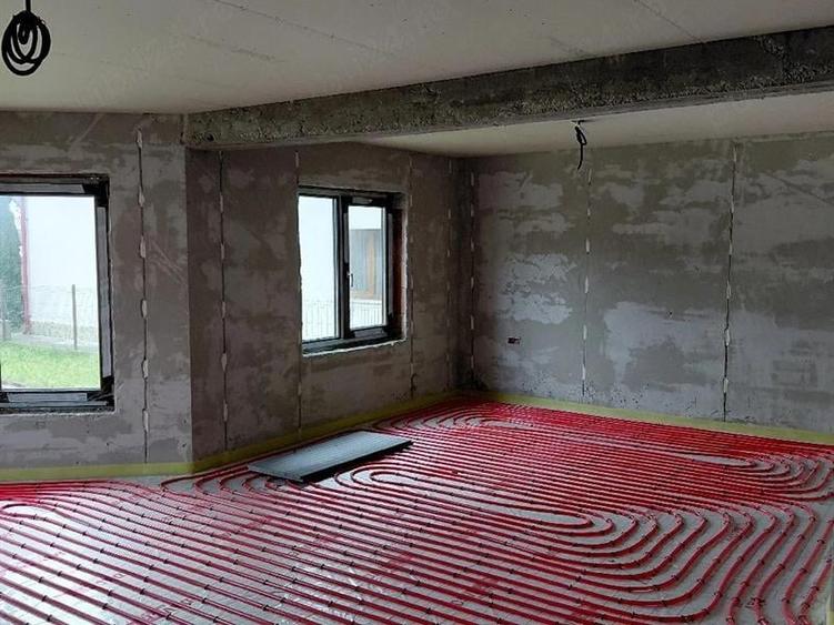 Casă individuală cu 5 camere cu Teren 650 Mp în Central