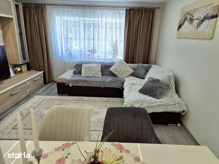 Apartament cu 4 camere în Micro 17