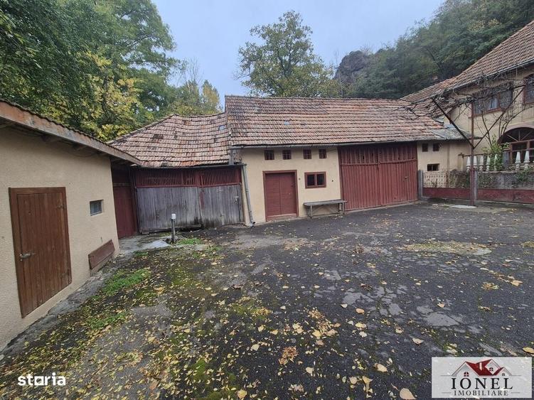 Casă cu 4 camere decomandat în Stremț