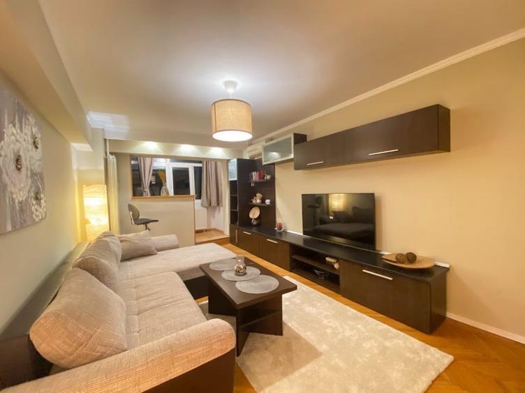 Apartament cu 3 camere decomandat în Ultracentral