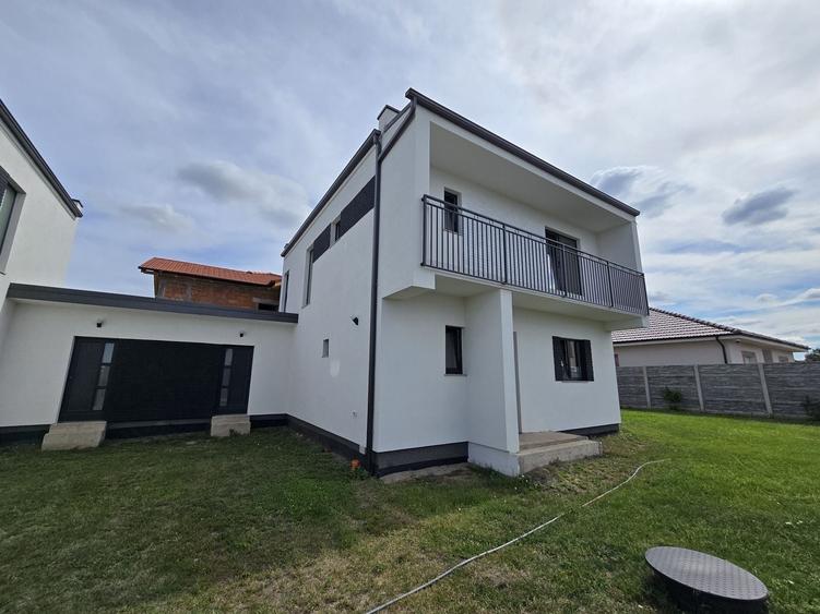 Duplex cu 5 camere cu Canalizare în Dumbrăvița