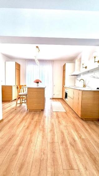 Duplex cu 4 camere cu Canalizare în Ulmi