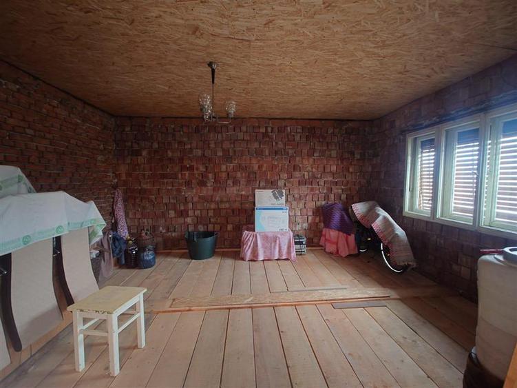 Casă individuală cu 9 camere cu Teren 2339 Mp în Exterior Nord