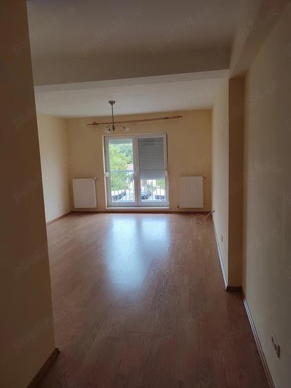Apartament cu 2 camere semidecomandat în Subcetate