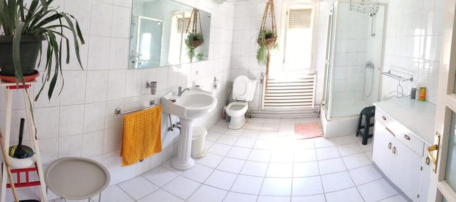Casă cu 4 camere nedecomandat în Soarelui