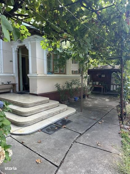 Casă cu 4 camere cu Teren 850 Mp în Central