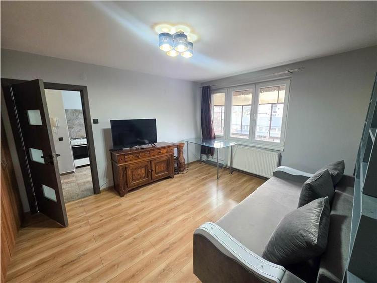 Apartament cu 2 camere semidecomandat în Cornișa