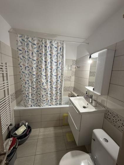 Apartament cu 2 camere decomandat în Apusului