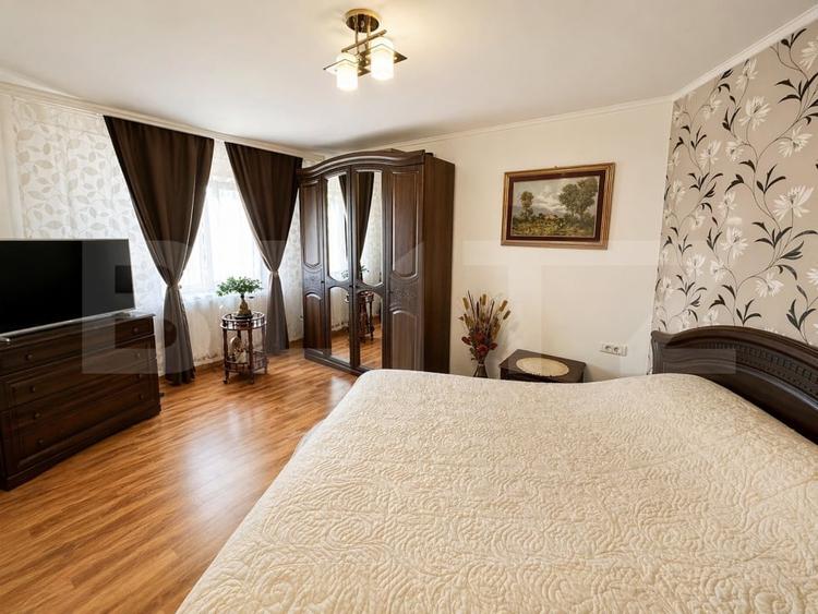 Apartament cu 5 camere decomandat, mobilat în Cetate