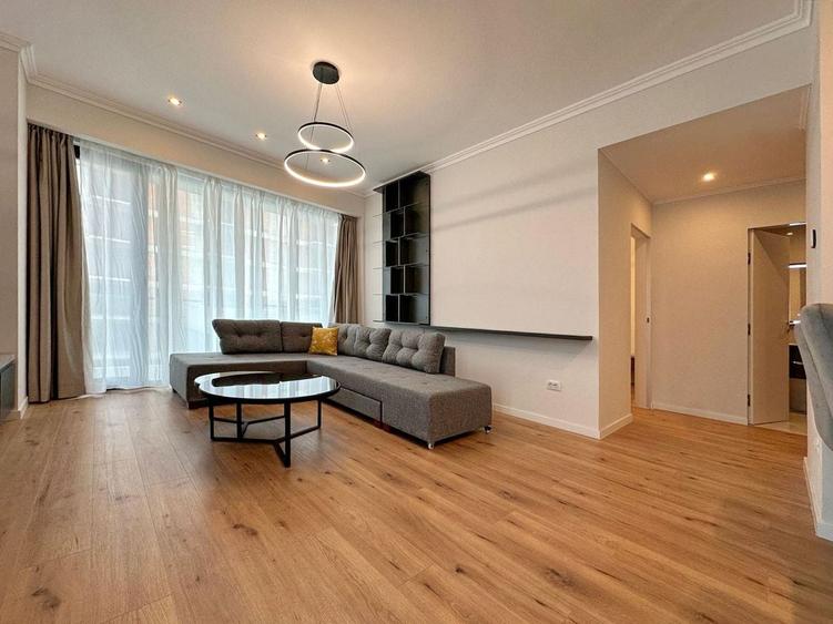 Apartament cu 3 camere decomandat, mobilat în Central