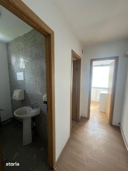 Spațiu comercial, de 564 mp, în Cârcea