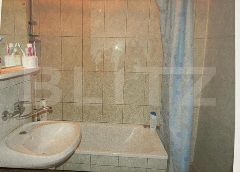 Apartament cu 3 camere decomandat în Calea București