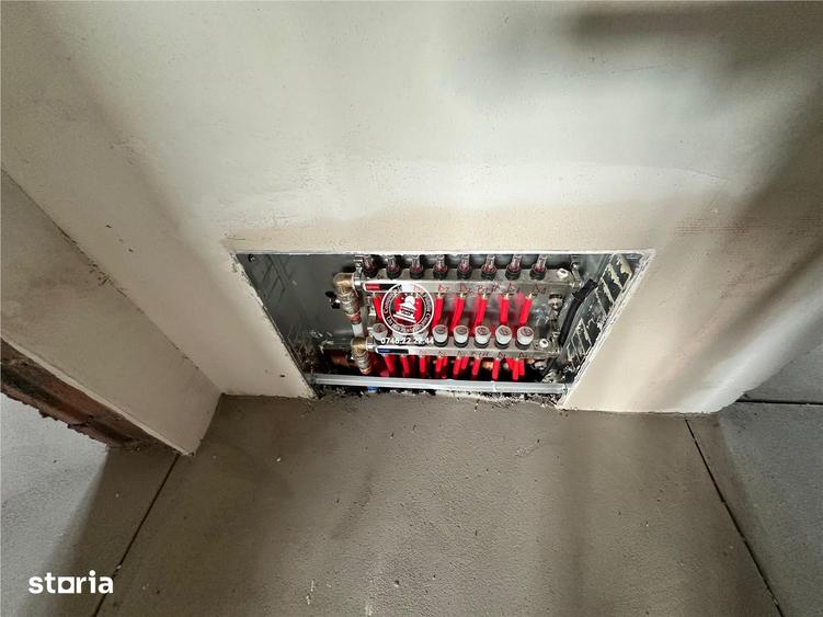 Casă cu 5 camere cu Teren 400 Mp în Tomești