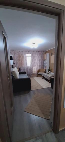 Apartament cu 2 camere decomandat în Roman
