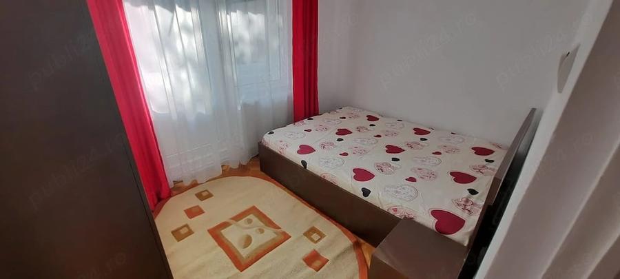 Apartament cu 3 camere decomandat în Pandurilor