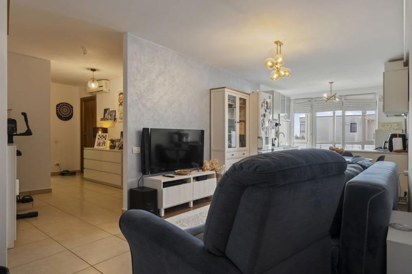 Apartament cu 3 camere decomandat, mobilat în Otopeni