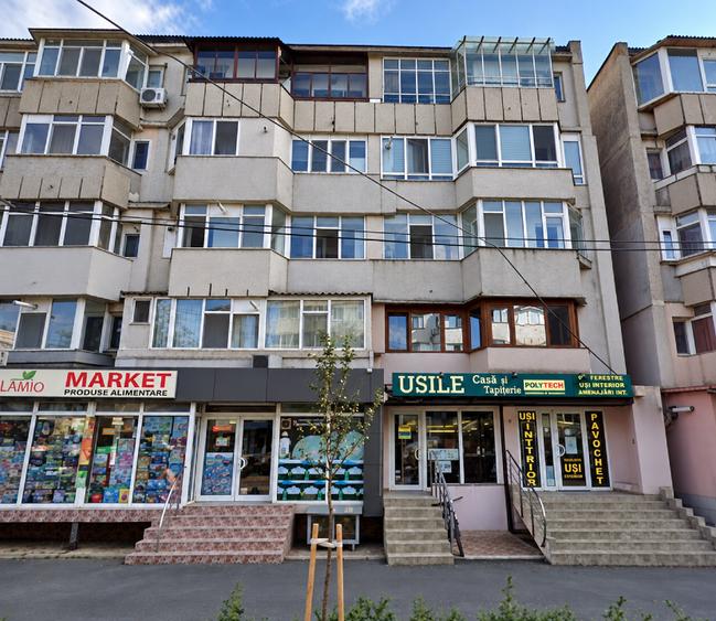 Apartament cu 3 camere decomandat în Siderurgiștilor