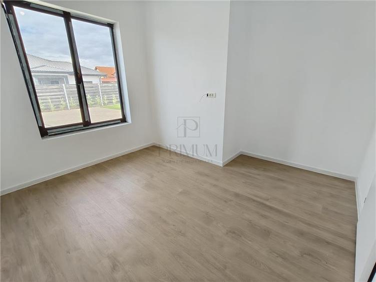 Duplex cu 4 camere cu Canalizare în Moșnița Nouă