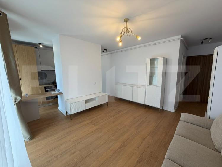 Apartament cu 2 camere semidecomandat, mobilat în Florești